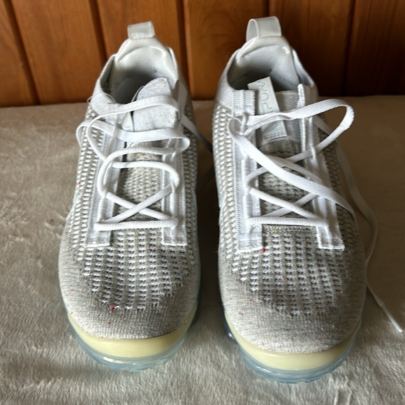 Nike Air Vapormax 2021 FK WMNS Size 7.5 US WMNS SKU DC4112-100 - Picture 4 of 8